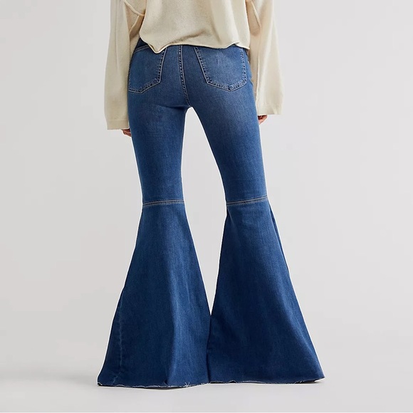 NWT Free People/We The Free Just Float On Flare Jeans in Jericho Blue - Picture 2 of 15